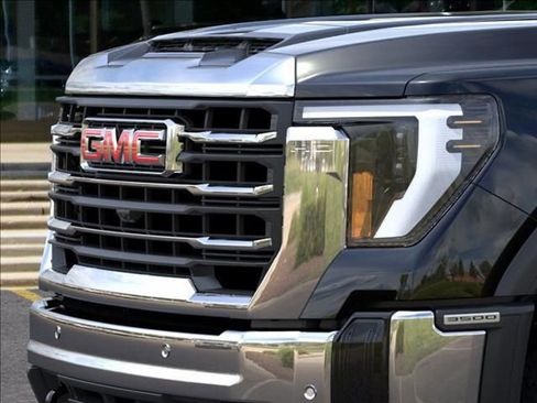 New 2026 GMC Sierra 3500 SLT w/ SLT Premium Package image 13