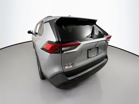 Used 2020 Toyota RAV4 XLE w/ Convenience Package FWD image 8