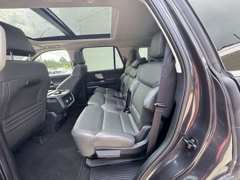 Used 2025 Ford Expedition Active AWD/4WD image 8