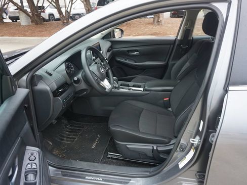 Used 2025 Nissan Sentra SV w/ Trunk Package FWD image 2