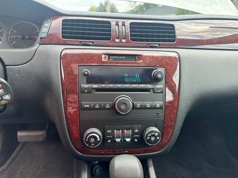 Used 2009 Chevrolet Impala LT w/ Luxury Edition Package FWD image 15
