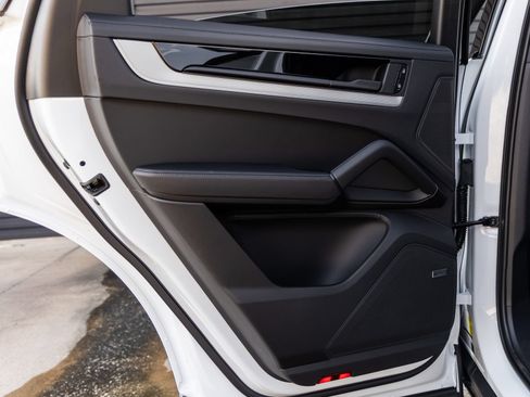 New 2026 Porsche Cayenne Coupe AWD/4WD image 34