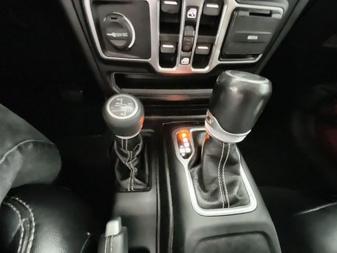 Used 2020 Jeep Wrangler Unlimited Sahara image 16