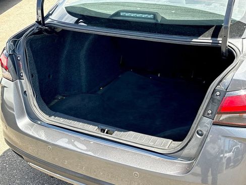 Used 2023 Nissan Versa SV FWD image 25