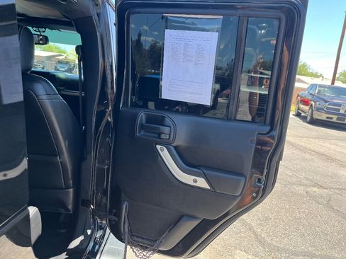 Used 2015 Jeep Wrangler Unlimited Sahara w/ Connectivity Group AWD/4WD image 27