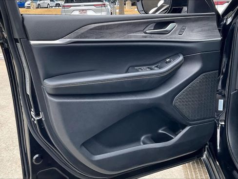 Certified 2024 Jeep Grand Cherokee Limited image 21