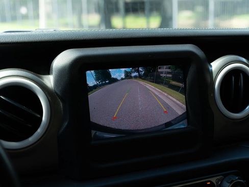 Used 2020 Jeep Wrangler Unlimited Sahara AWD/4WD image 24