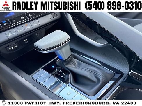 Used 2025 Hyundai Elantra Hybrid FWD image 11