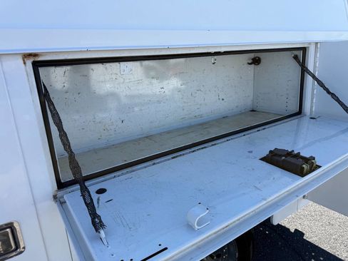 Used 2010 Chevrolet Express 3500 image 28