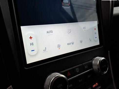 Certified 2024 Ford Edge SEL image 18