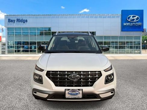 Used 2025 Hyundai Venue Limited FWD image 11