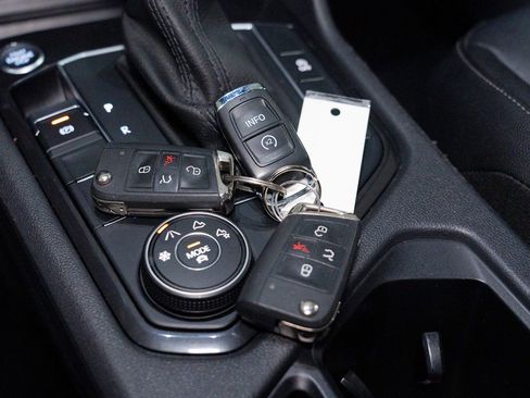 Used 2020 Volkswagen Tiguan SE R-Line w/ 3rd Row Seat Package image 53