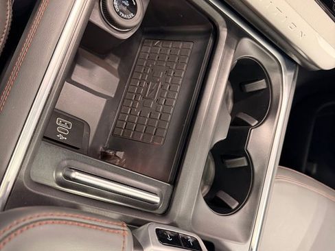 Used 2025 Ford Expedition Active image 40