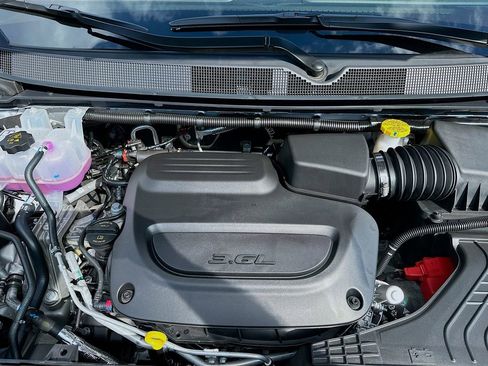 New 2026 Chrysler Pacifica Select w/ S Appearance Package image 30