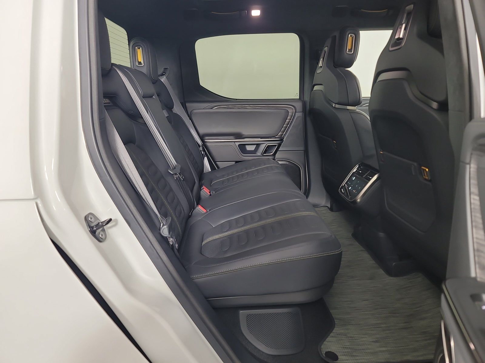 Used 2022 Rivian R1T Adventure AWD/4WD image 22