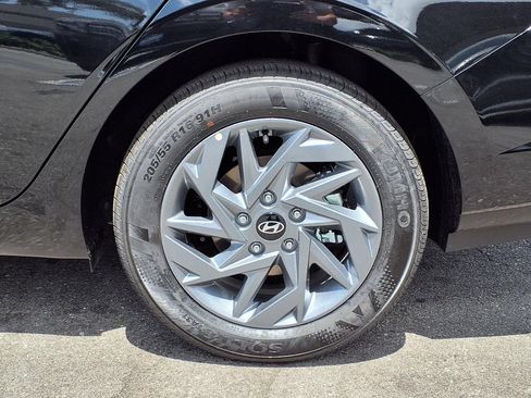 New 2026 Hyundai Elantra Hybrid FWD image 7