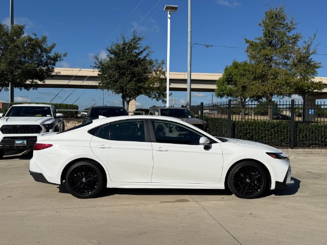 Used 2025 Toyota Camry SE FWD image 4