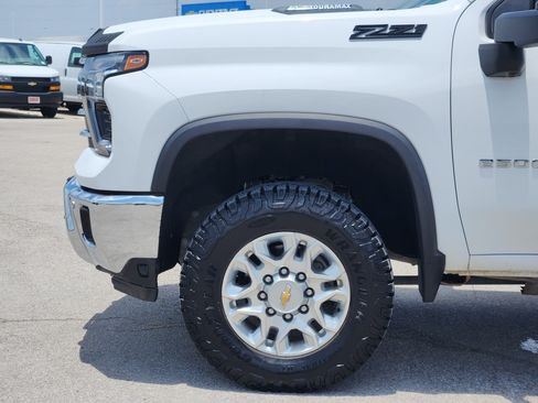 Used 2024 Chevrolet Silverado 2500 LTZ w/ LTZ Plus Package AWD/4WD image 9