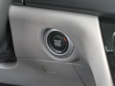 Used 2024 Chrysler Pacifica Touring-L FWD image 22