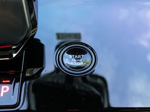 Used 2024 Land Rover Range Rover Sport image 26