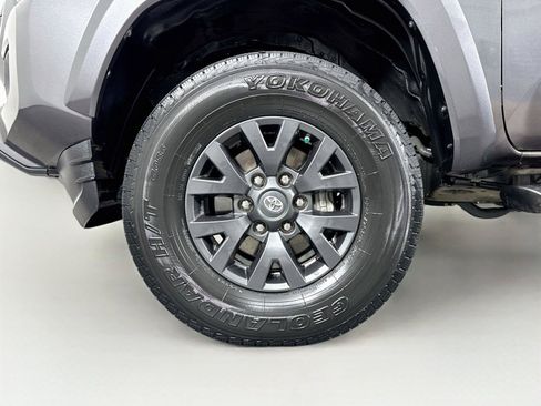 Certified 2021 Toyota Tacoma SR5 RWD image 38