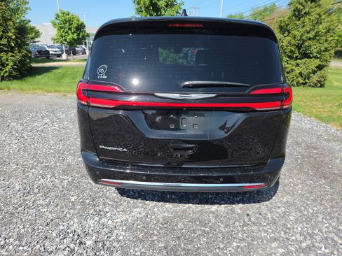 Used 2025 Chrysler Pacifica Select FWD image 15