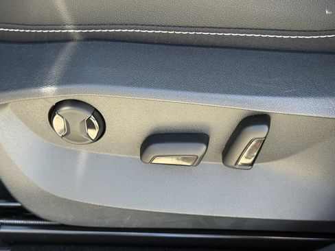 Used 2023 Volkswagen Taos SEL image 13