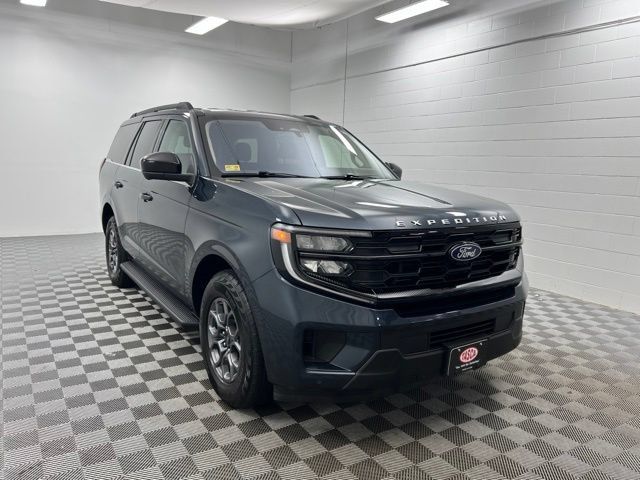 Used 2025 Ford Expedition Active AWD/4WD image 1
