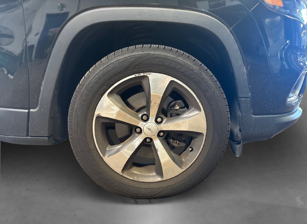 Used 2019 Jeep Cherokee Limited AWD/4WD image 19