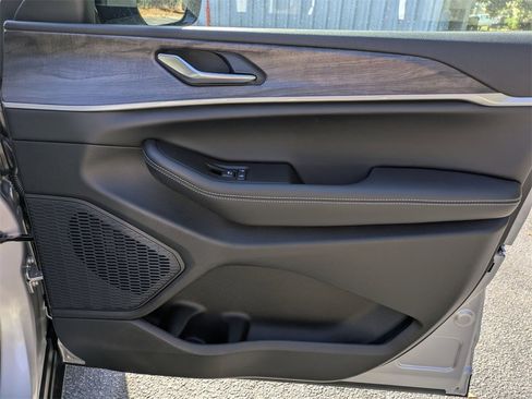 New 2025 Jeep Grand Cherokee Limited image 38