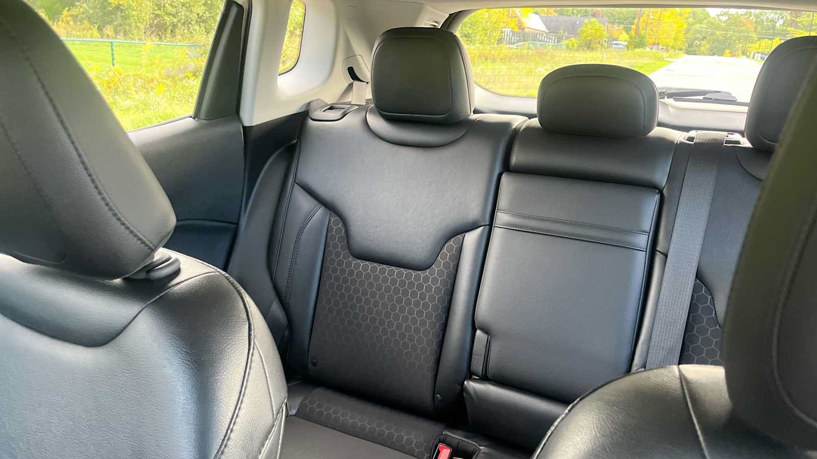 Used 2018 Jeep Compass Latitude w/ Popular Equipment Group FWD image 34