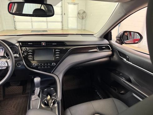 Used 2019 Toyota Camry LE w/ Convenience Package FWD image 31