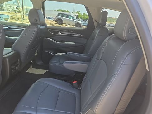 Used 2018 Buick Enclave Premium w/ Experience Buick Package FWD image 12