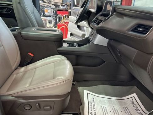 Used 2021 GMC Yukon XL SLT w/ Rear Media and Nav Package image 11