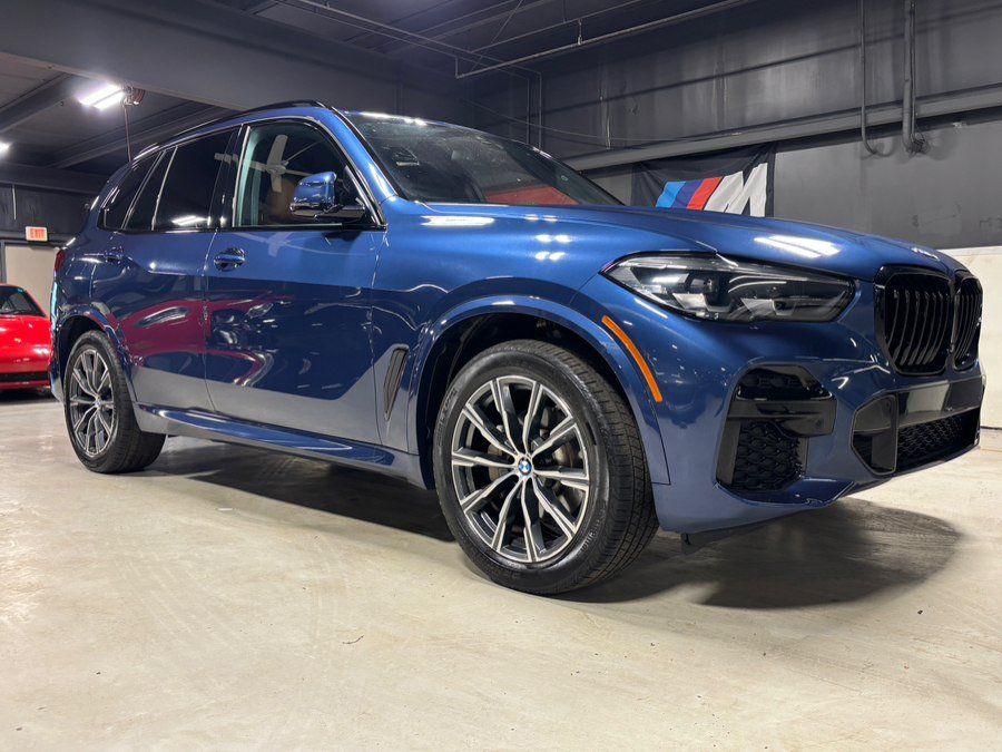 Used 2022 BMW X5 xDrive40i w/ M Sport Package AWD/4WD image 4