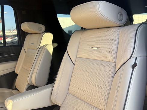 Used 2022 Cadillac Escalade ESV Sport w/ Touring Package image 30