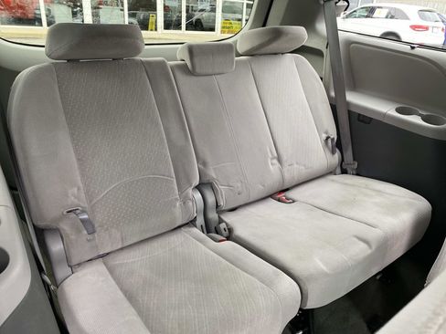 Used 2017 Toyota Sienna LE image 22