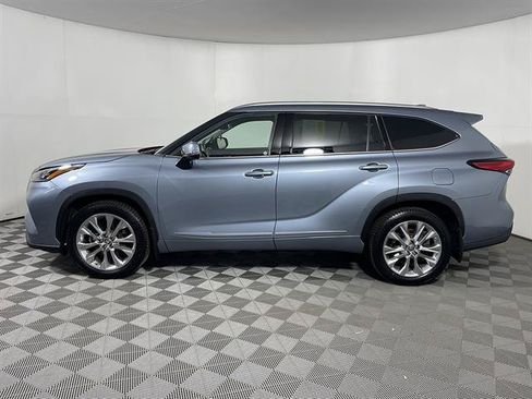 Used 2022 Toyota Highlander Limited AWD/4WD image 4