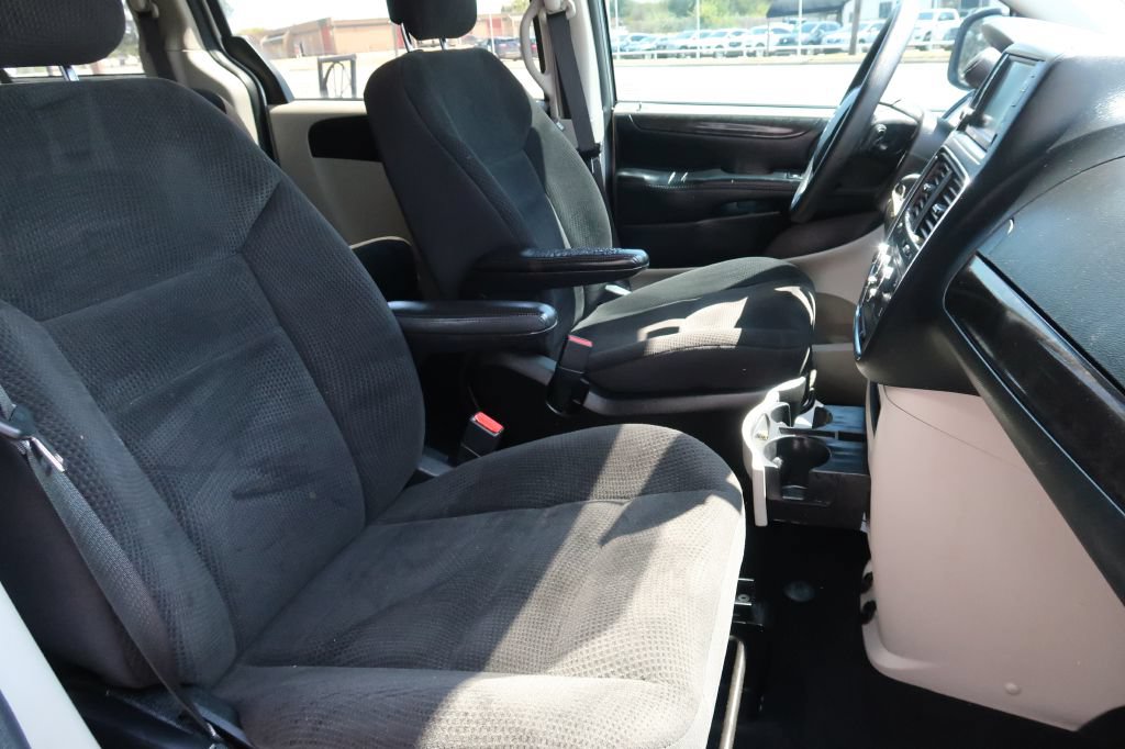 Used 2018 Dodge Grand Caravan SE w/ UConnect Hands-Free Group FWD image 10