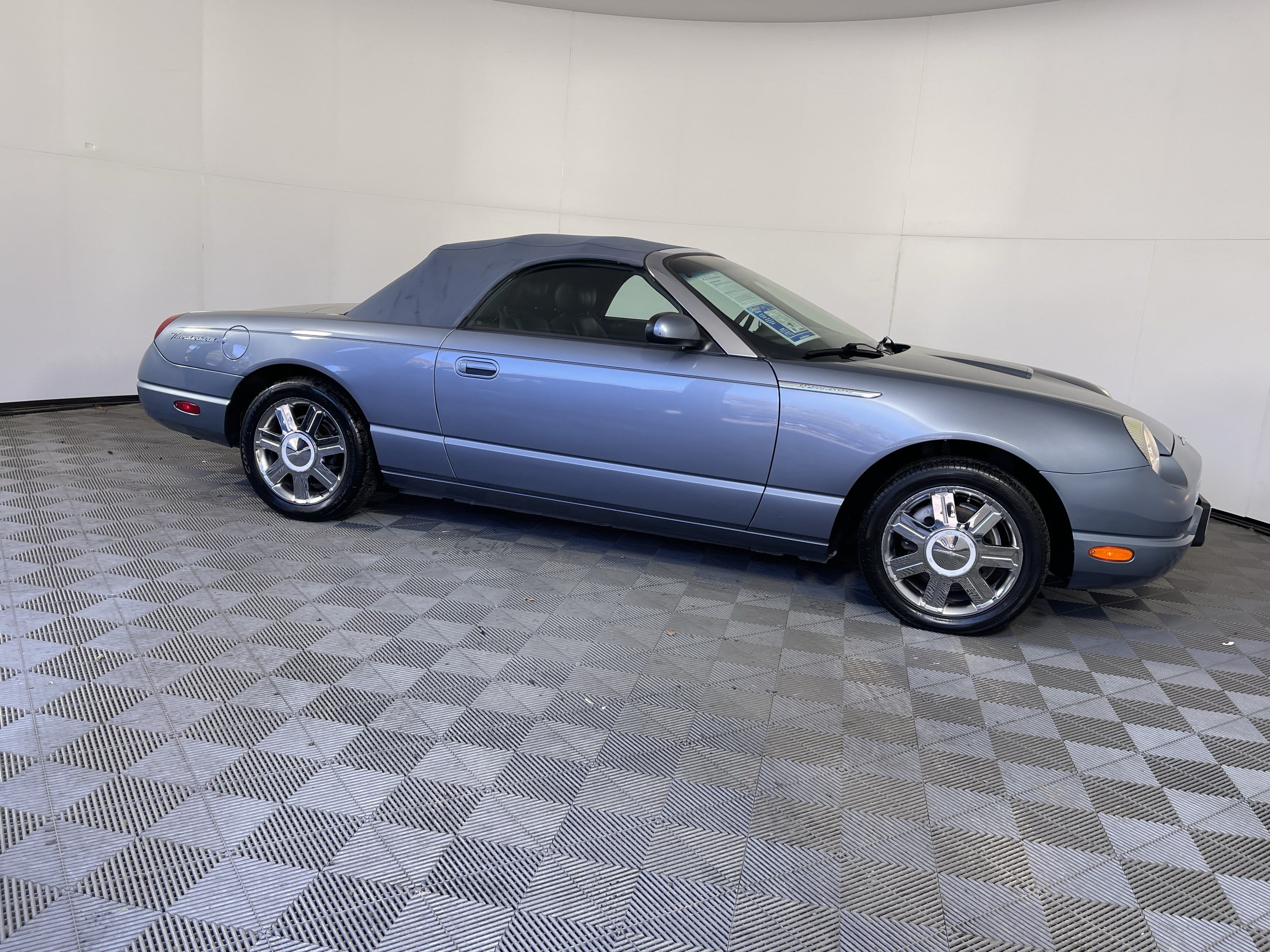 Used 2005 Ford Thunderbird RWD image 6