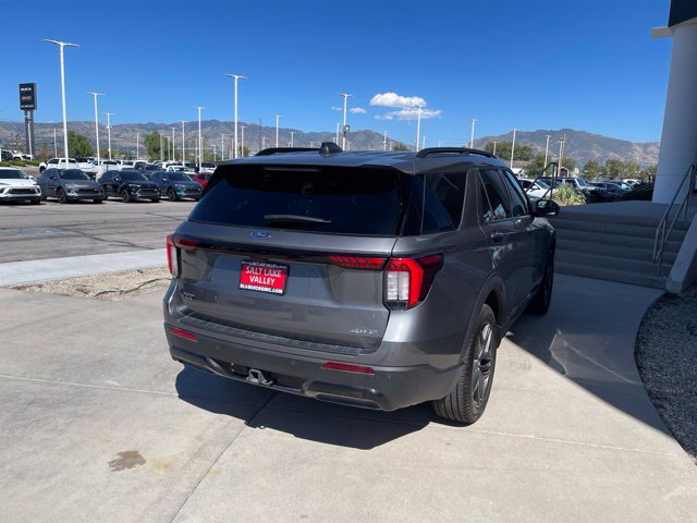 Used 2025 Ford Explorer ST-Line w/ ST-Line Street Pack AWD/4WD image 5