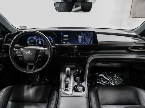 Certified 2023 Toyota Crown AWD/4WD image 12