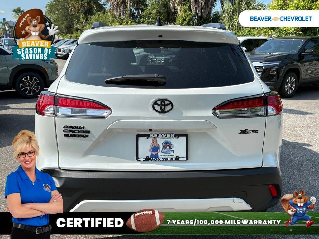 Used 2025 Toyota Corolla Cross LE FWD image 6