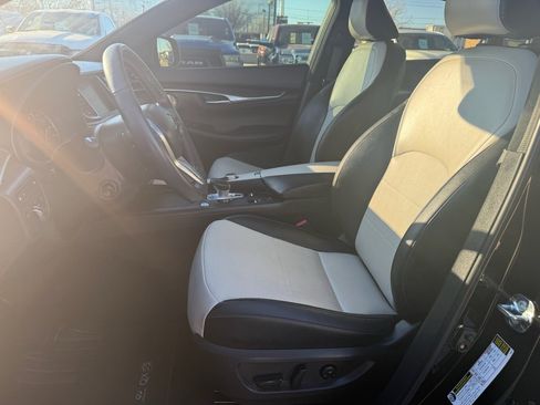 Used 2023 INFINITI QX55 Essential image 10