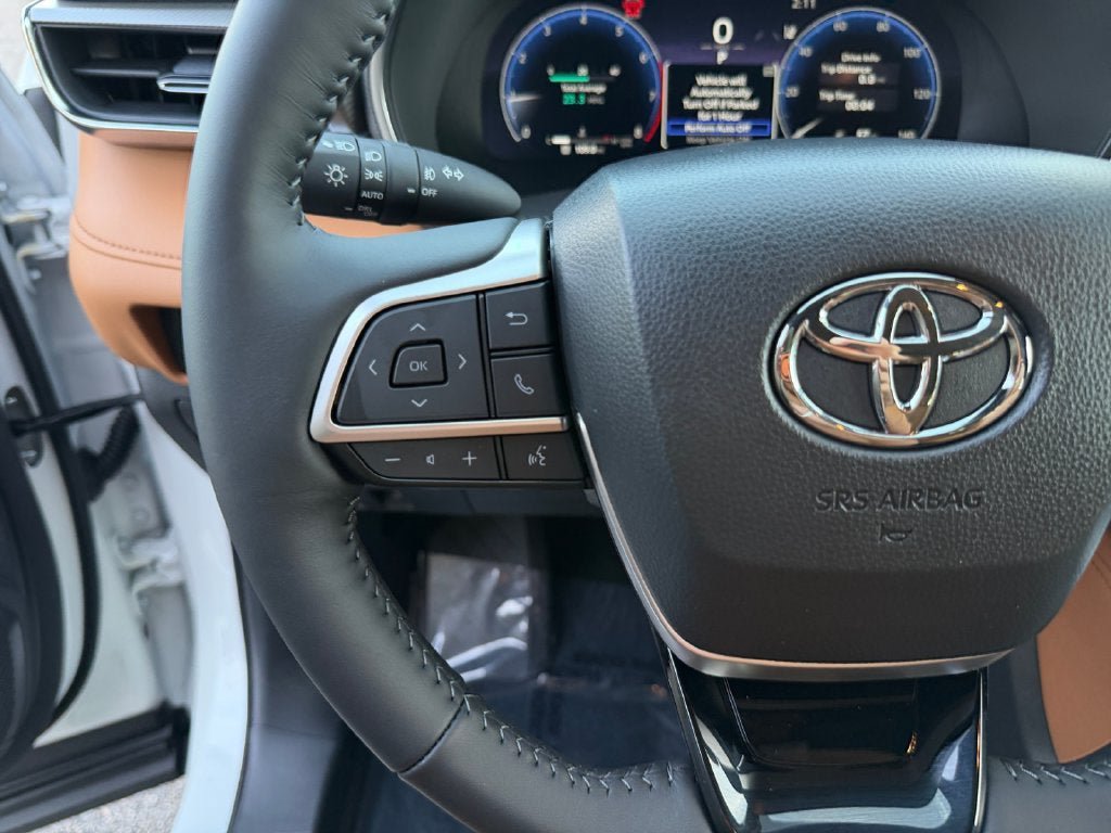 New 2026 Toyota Highlander Platinum AWD/4WD image 15
