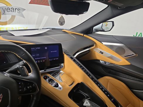 Used 2021 Chevrolet Corvette Stingray Preferred Cpe w/ Engine Appearance Package image 23