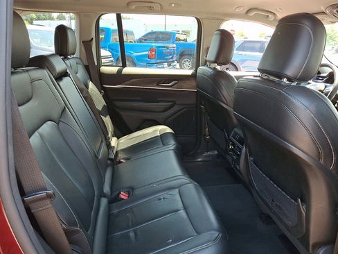 Used 2023 Jeep Grand Cherokee Limited AWD/4WD image 15