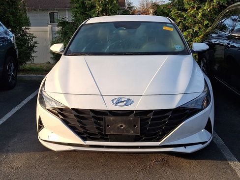 Used 2023 Hyundai Elantra SEL w/ Convenience Package image 3