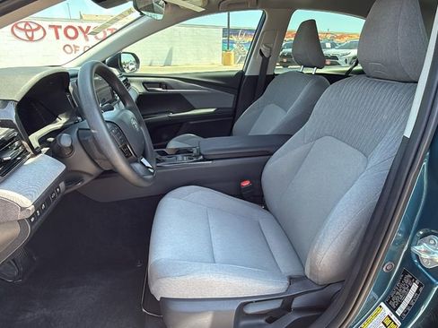 Used 2025 Toyota Camry LE image 11
