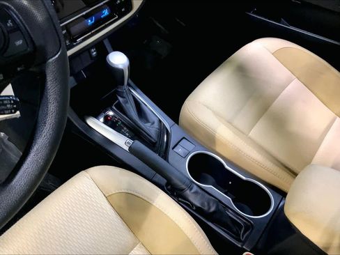 Used 2017 Toyota Corolla LE image 16